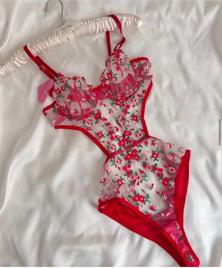 بودي الحب الأحمر المورد ❤️🌸🌺floral red bodysuit 