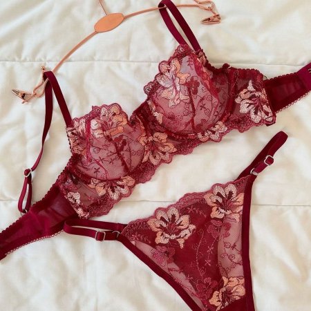 طقم لانجري خمري ودهبي