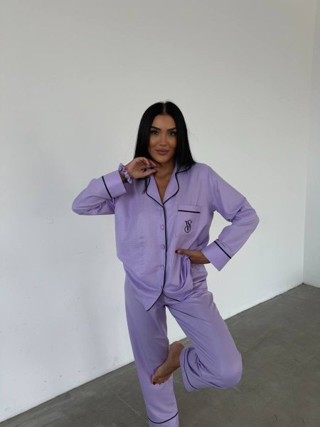 بجامة Victoria’s Secret باللون الليلكي الراقي