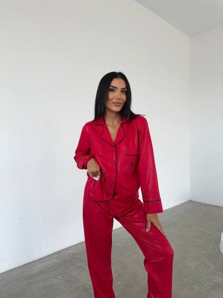 بجامة مميزة من Victoria’s Secret