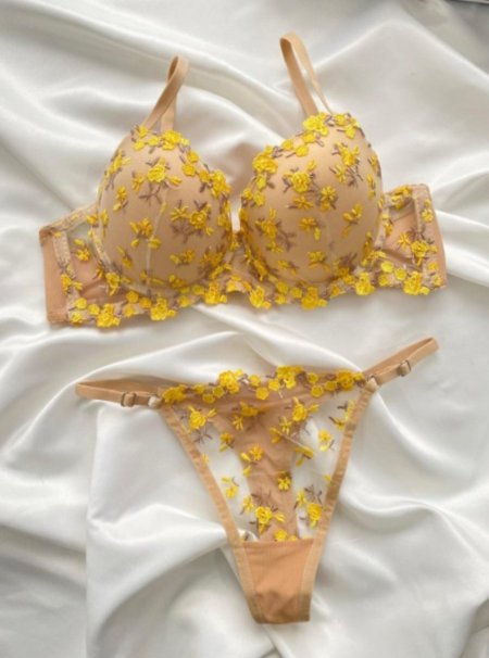 طقم بوش اب بيج مع ورد اصفر 🌻🌼