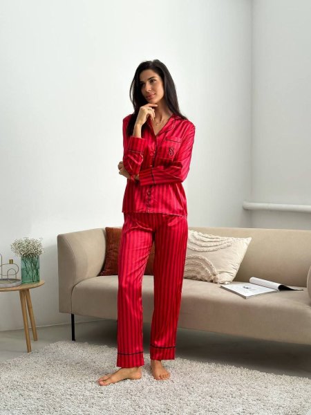 بجامة فيكتوريا سيكريت باللون الأحمر الجوري مخططه stripped Victoria’s Secret pijama