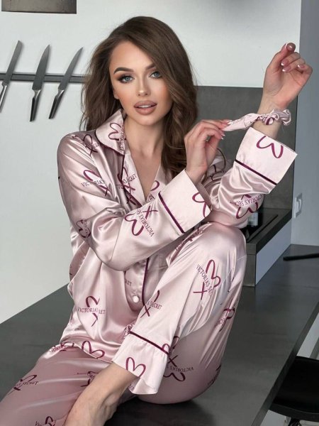 بجامة ستان قلوب فيكتوريا سيكريت Victoria’s Secret pijama