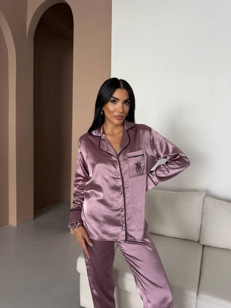 بيجامة ستان فاخرة من فيكتوريا سيكريت Victoria’s secret