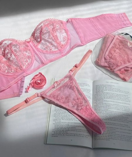 طقم الأميرات باللون الزهري 🎀