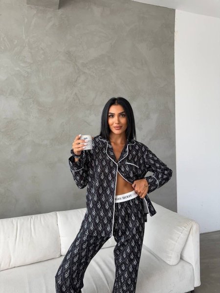 بجامة فيكتوريا سيكرت اسود