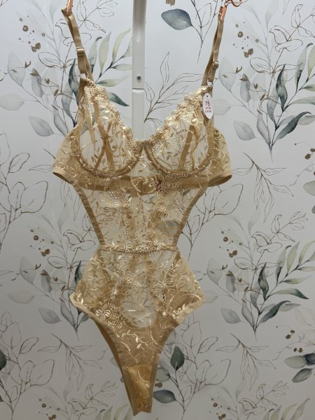 بودي روز لون بيج bodysuit