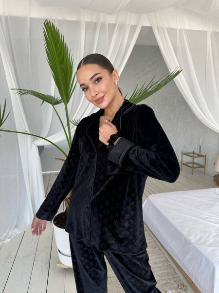 بجامة أزرار باللون الأسود الملكي 🖤