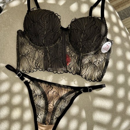 طقم إميلي بوش اب