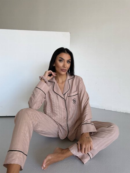 بجامة فيكتوريا سيكرت