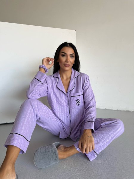 بجامة فيكتوريا سيكرت باللون الليلكي🪻