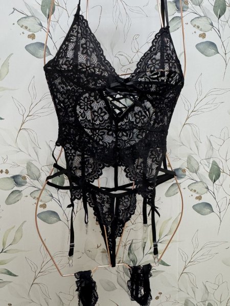 طقم دانتيل جارتير مكون من 4 قطع